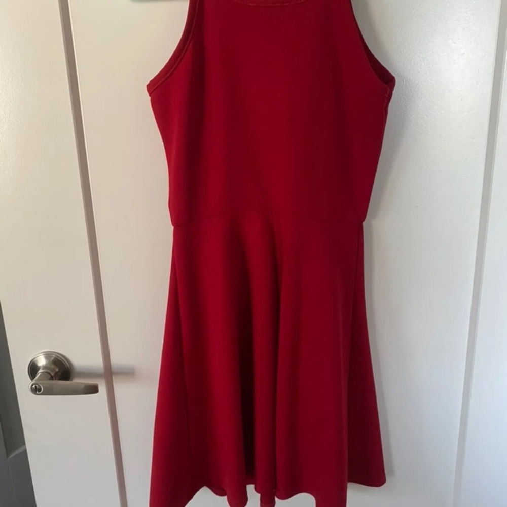Red Dress - Picture 4 of 4